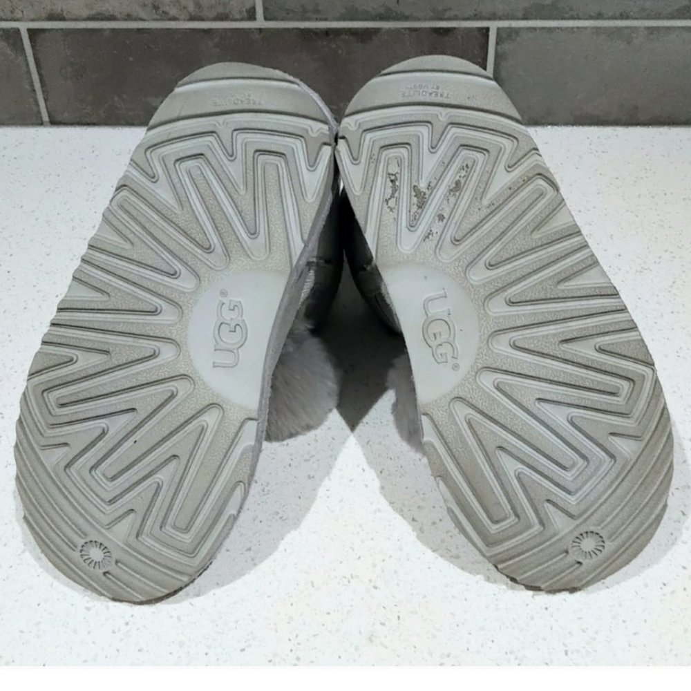 UGG K Gita Metallic Pull-On Boot - Silver - Picture 8 of 9